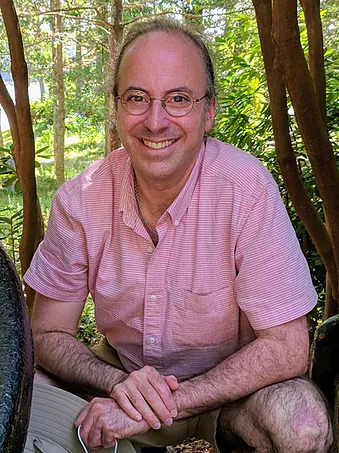 Andrew Singer Headshot